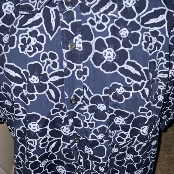 Men’s used button front Tommy Hilfiger size L large pigment dyed blue shirt - Picture 3 of 4